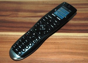 Logitech Harmony One Universalfernbedienung Bildquelle: areadvd.de